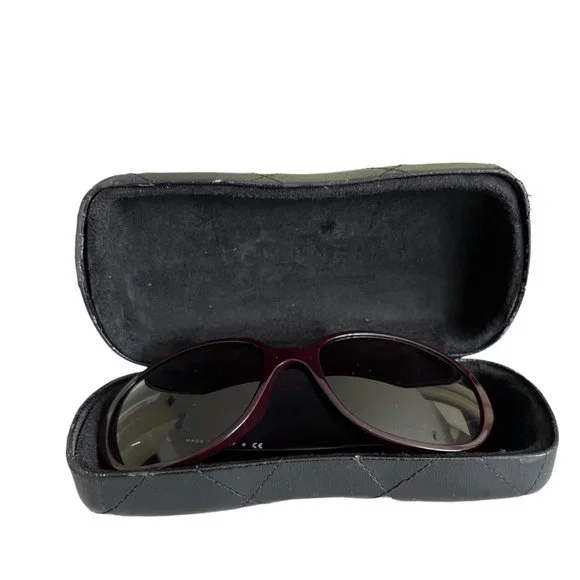 CHANEL: Matte Burgundy, Textured CC Sunglasses #10120  display picture 2